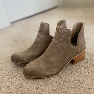 Steve Madden beige booties